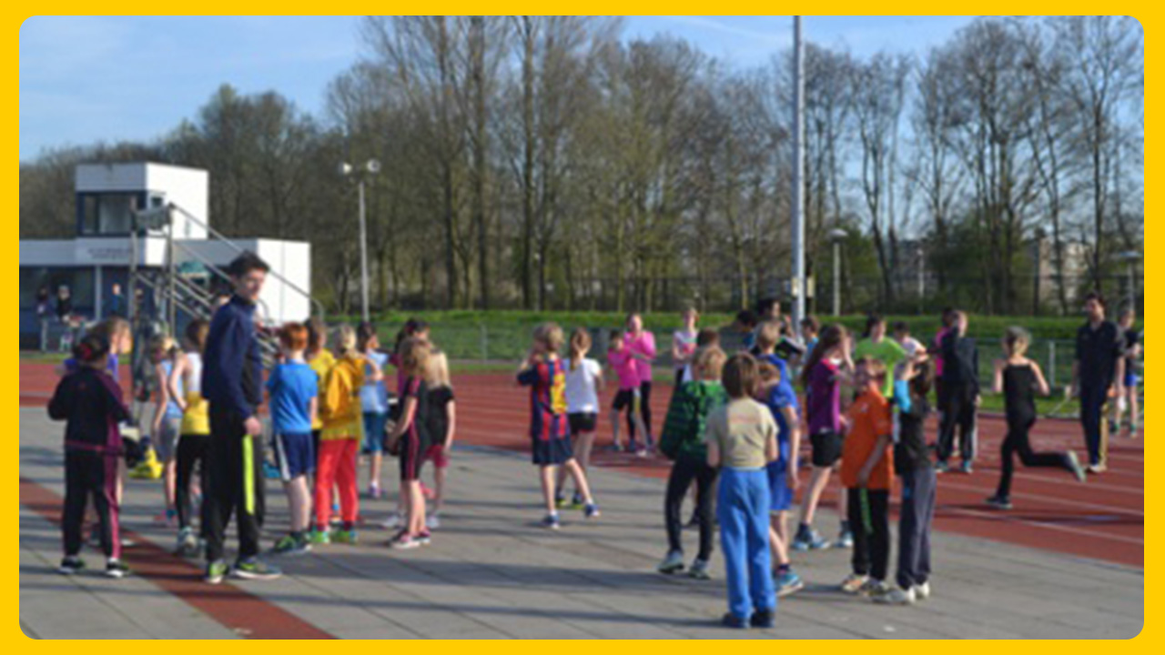 Ruim 200 kinderen deden maandagavond op de Atletiekbaan Overvecht in Utrecht-West mee aan de Atletiek Festatie.